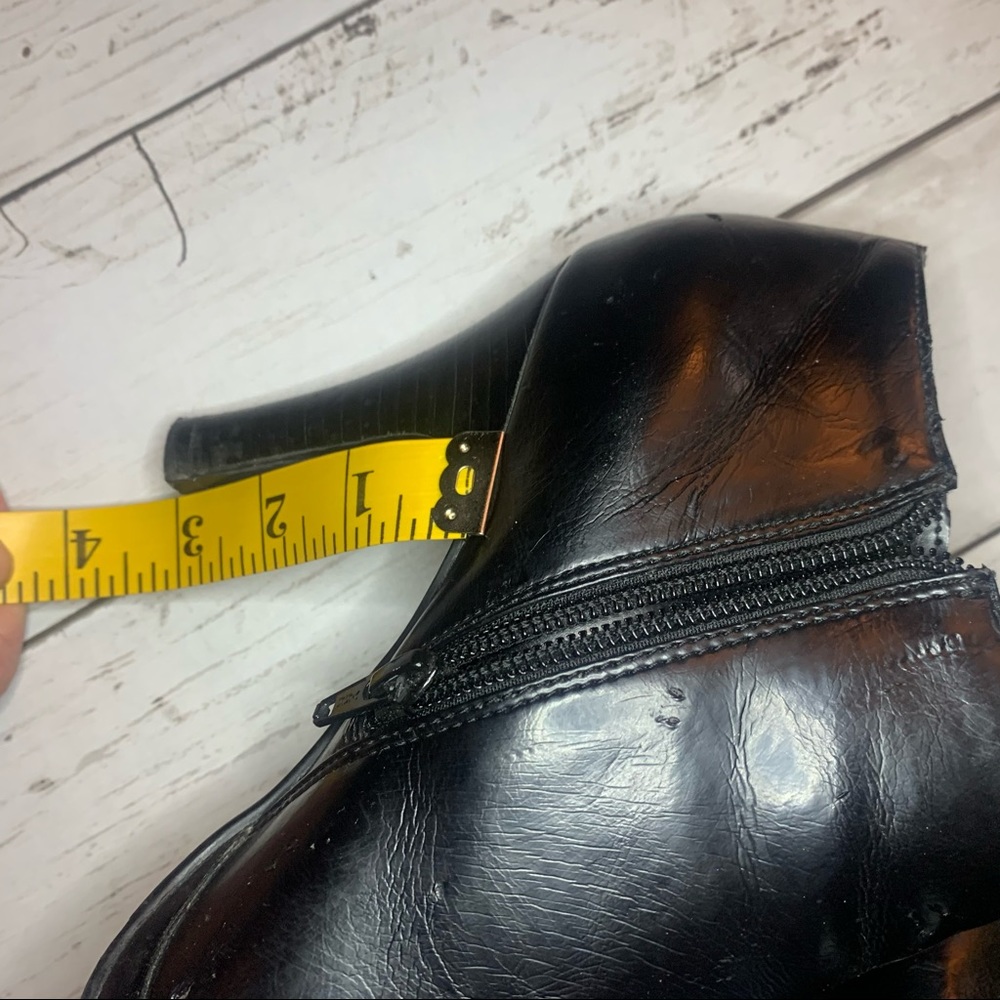 Shoes - Picture 7 of 9